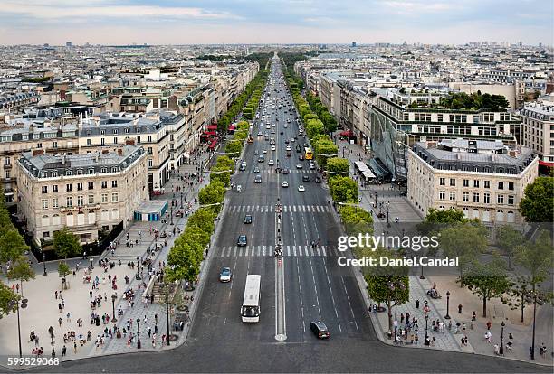 champs-élysées aerial view, paris (france) - place charles de gaulle paris stock-fotos und bilder