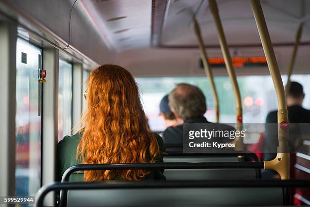 europe, uk, england, london, view of red double decker bus - hauptverkehrszeit stock-fotos und bilder