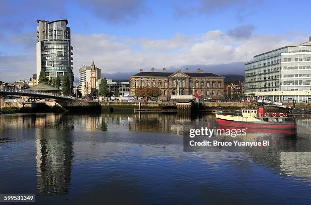 river lagan with custom house in the background - belfast imagens e fotografias de stock