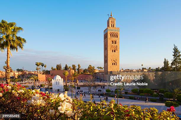 koutoubia mosque, marrakesh, morocco - marrakesh fotografías e imágenes de stock