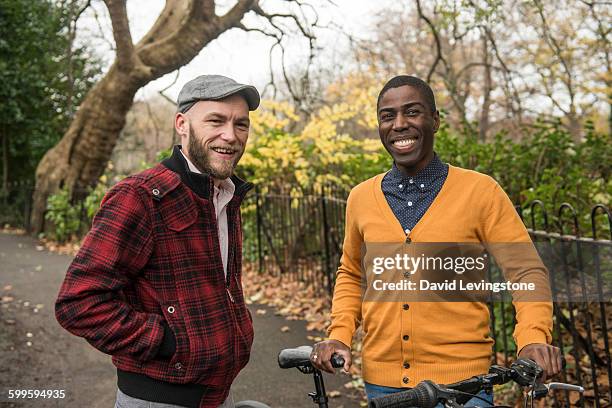 couple hanging out in st. stephens green - st stephens green stock pictures, royalty-free photos & images