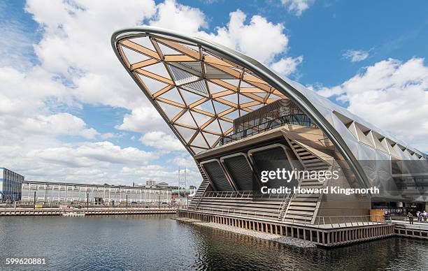 crossrail staion, canary wharf - crossrail imagens e fotografias de stock