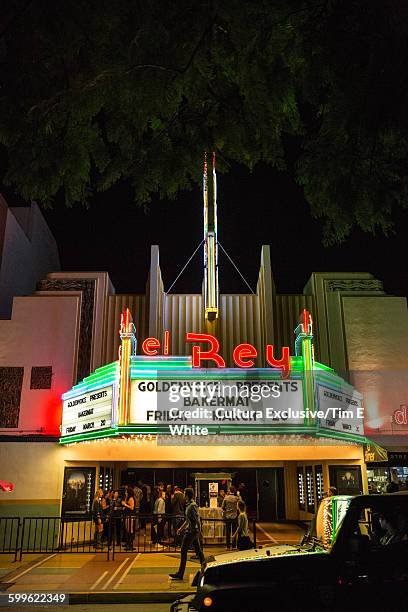 cinema neon sign at night, los angeles, california, usa - cultura americana stock-fotos und bilder