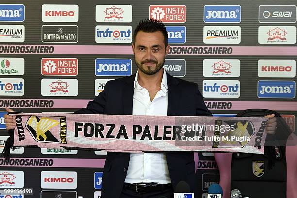 Roberto De Zerbi poses during his presentationa as new Head Coach of US Citta' di Palermo at Carmelo Onorato training session on September 6, 2016 in...