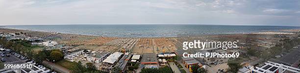 vue panoramique de la plage à cervia - italie - beachvolley photos et images de collection