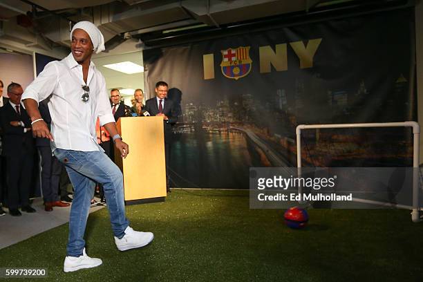 Barcelona marks the opening of its New York Office, its first office in the United States with a symbolic goal kicked by FCB legend Ronaldinho on...