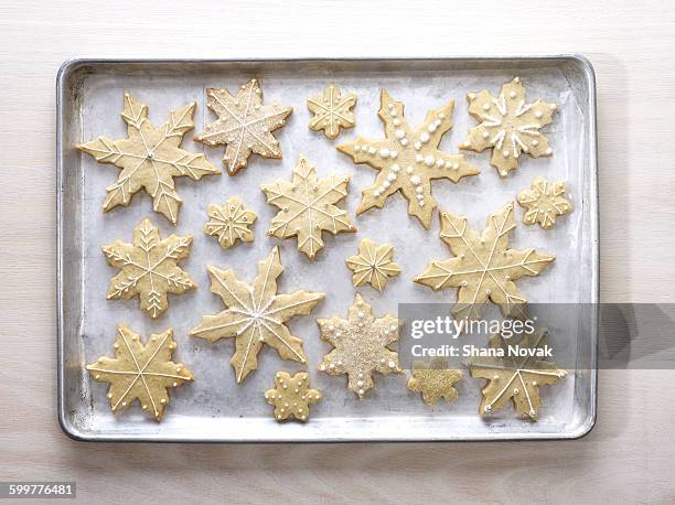 snowflake sugar cookies - baking tray stock pictures, royalty-free photos & images