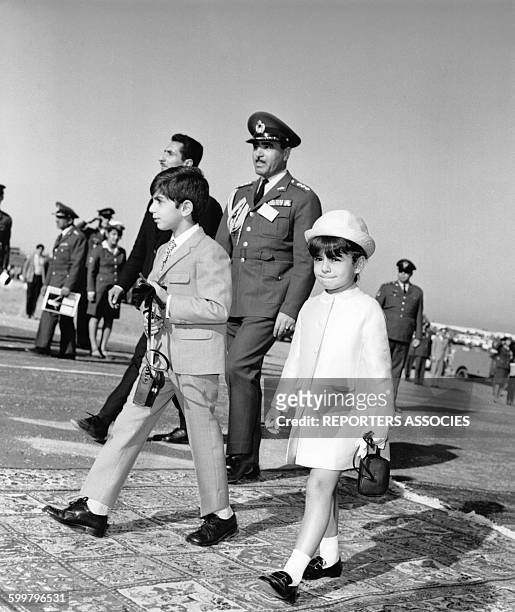 Le Shah d'Iran Mohammad Reza Pahlavi et ses enfants Reza Pahlavi et Farahnaz Pahlavi lors de la célébration de l'anniversaire de l'impératrice Farah...