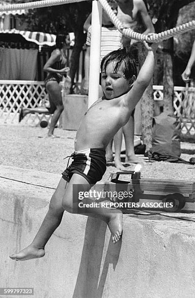 Acteur français Alain Delon enfant, en France .