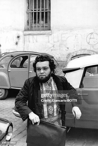 Portrait de l'écrivain et cinéaste espagnol, Fernando Arrabal, circa 1970 .