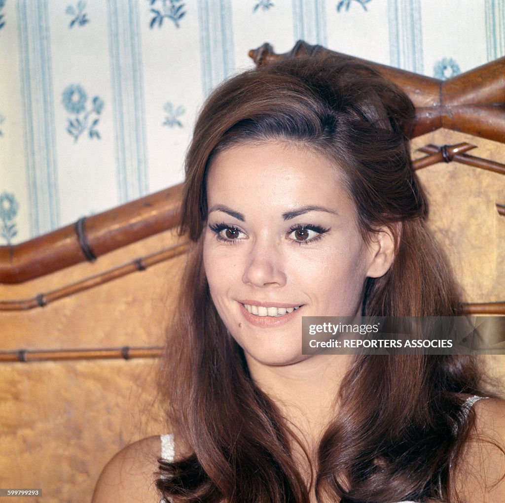 Portrait de l'actrice Claudine Auger, circa 1960, en France . News