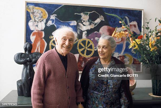 Le peintre Marc Chagall et son épouse Valentina, circa 1970 en France .