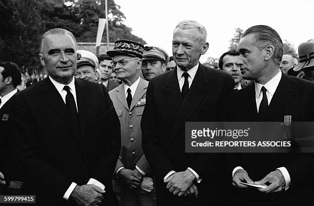 Georges Pompidou, Maurice Couve de Murville, Jacques Chaban-Delmas présents à la manifestation gaulliste de mai 68, le 13 mai 1968 à Paris, France .