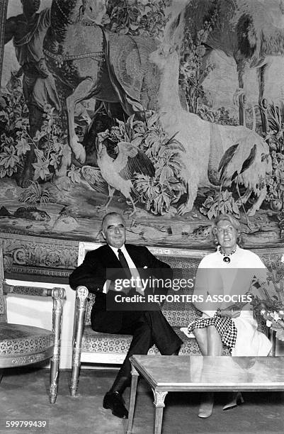 Le Président de la République Georges Pompidou et son épouse Claude le 21 juin 1969 dans un salon du Palais de l'Elysée, à Paris, France, circa 1960 .