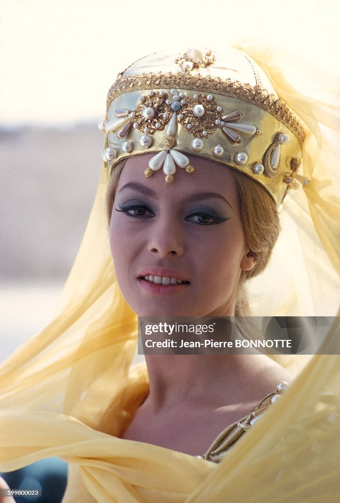 L'actrice Michèle Mercier dans le film 'Angélique et le Sultan'... News