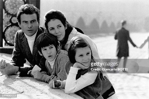 Horst Buchholz, son épouse Myriam Bru et leurs enfants Christopher et Beatrice en octobre 1970, à Paris, France .