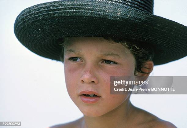 Nicolas Charrier, le fils de Brigitte Bardot, à La Madrague en août 1967, à Saint-Tropez, France.