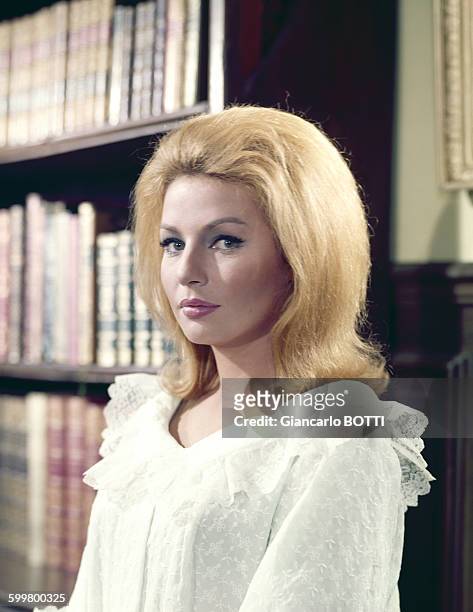 Portrait d'Annette Stroyberg, actrice, circa 1960, en France .