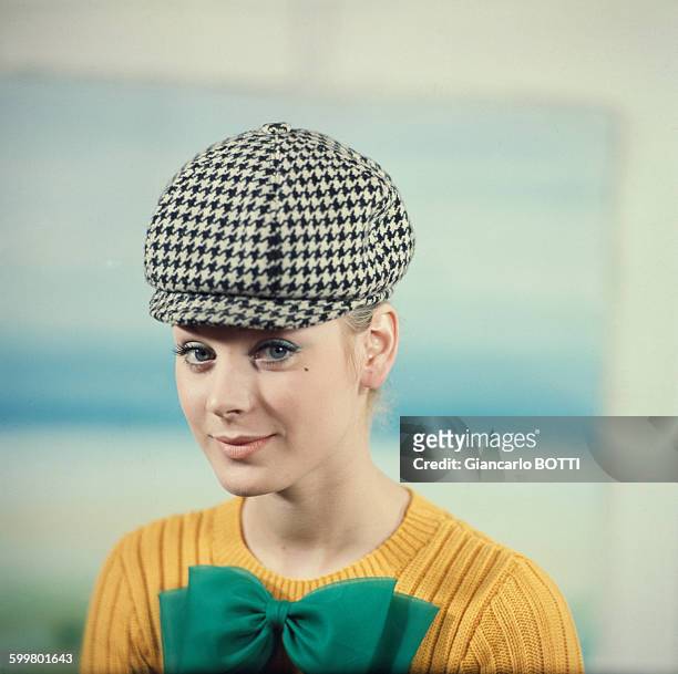 Portrait de l'actrice Geneviève Grad, circa 1960, en France .