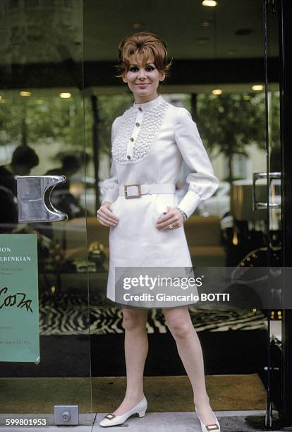 Actrice Irina Demick, circa 1960, en France .