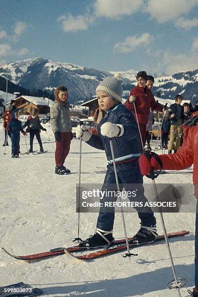 La jeune Princesse Stéphanie de Monaco aux sports d'hiver en 1968 .