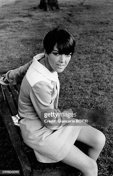 La styliste britannique Mary Quant, créatrice de la mini-jupe, en 1966, à Londres, Royaume-Uni .