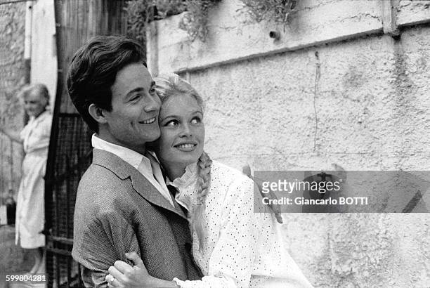Actrice Brigitte Bardot avec son mari Jacques Charrier en 1960 .