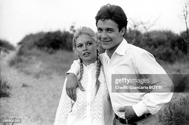 Actrice Brigitte Bardot avec son mari Jacques Charrier en 1960 .