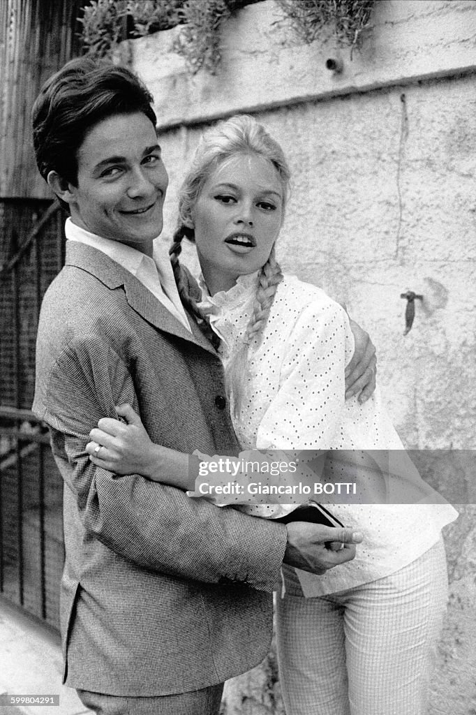 L'actrice Brigitte Bardot avec son mari Jacques Charrier en 1960 . News