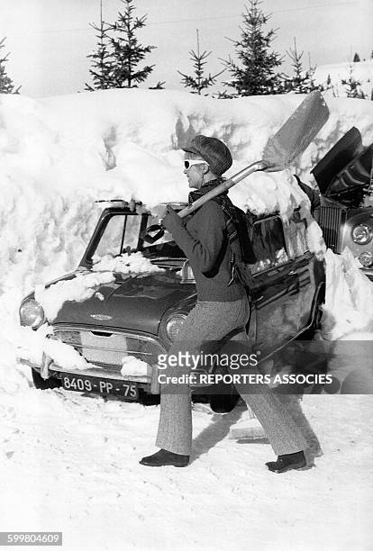 Actrice Brigitte Bardot aux sports d'hiver, circa 1960 en France .