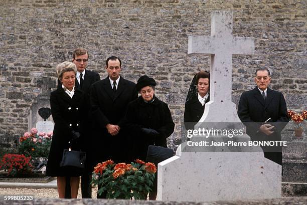 Yvonne De Gaulle With Son Admiral Philippe De Gaulle And Grandson Jean De Gaulle, On Left, On The Tomb Of General De Gaulle With General Alain De...