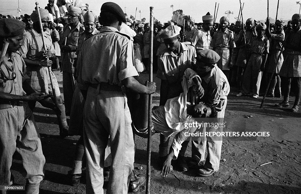 Cremation Of Jawaharlal Nehru Near Yamuna River