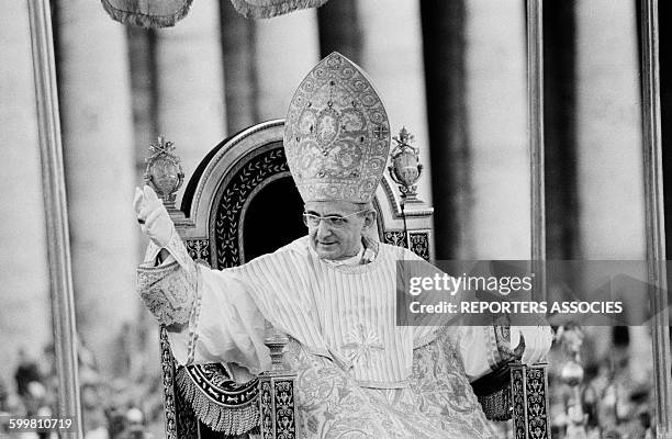 Coronation of New Pope Paul VI at Saint Peter Basilica, in Vatican City, Vatican, on June 30, 1963 .