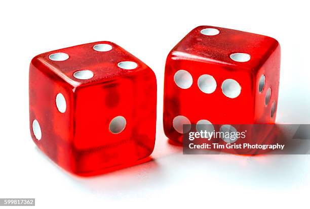 red dice - die imagens e fotografias de stock