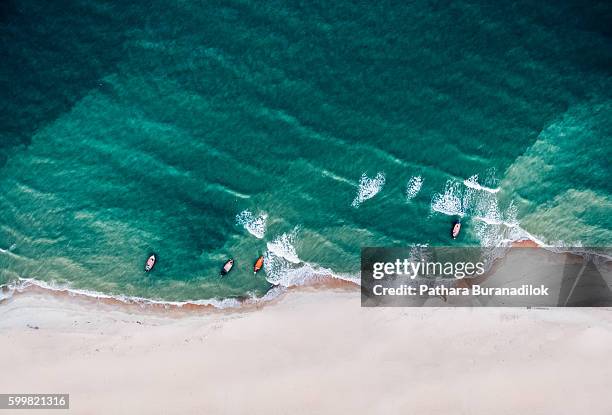 top view of a fishing boat at the beach - hua hin thailand stock-fotos und bilder