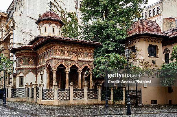 stavropoleos monastery, bucharest, romania - romanian ruins stockfoto's en -beelden