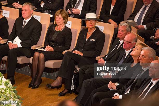 Horst Koehler, Daniela Schadt, widow Barbara Scheel, Joachim Gauck, Norbert Lambert, Angela Merkel and Stanislaw Tillich attend the memorial service...