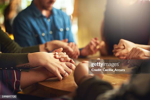 comparten una fe fuerte - religion or spirituality fotografías e imágenes de stock