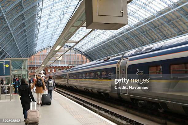 eurostar train - eurostar stockfoto's en -beelden