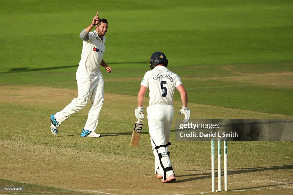 Yorkshire v Durham - Specsavers County Championship - Division One