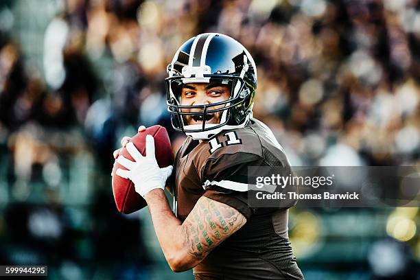 football quarterback dropping back for pass - football helmet stockfoto's en -beelden