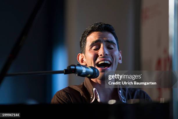 Aeham Ahmad - "The pianist in the rubble"-. Aeham Ahmad despite war and distress in Syria with music. With his piano he moved trough the wreckage of...