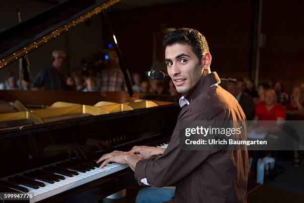 Aeham Ahmad - "The pianist in the rubble"-. Aeham Ahmad despite war and distress in Syria with music. With his piano he moved trough the wreckage of...