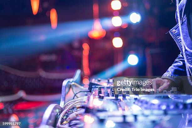 woman dj - electronic music concert stock pictures, royalty-free photos & images