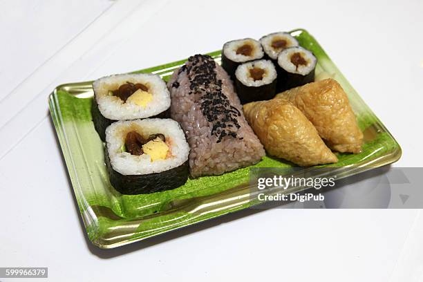 global lunch boxes  - inarizushi stock-fotos und bilder