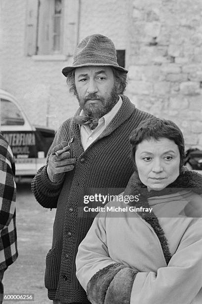 French actor Philippe Noiret with his wife Monique Chaumette on the set of Le trèfle à cinq feuilles, written and directed by Edmond Freess.