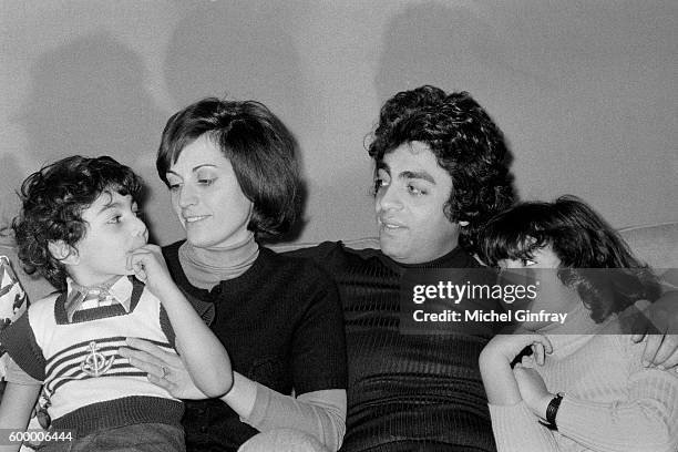 Algerian French Pied noir singer and songwriter Enrico Macias and his wife Suzy Leyris and their children Jean-Claude and Jocy Ghrenassia at home in...