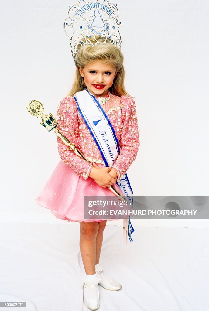 Beauty Show Winner With Trophy News Photo Getty Images beauty-show-winner-with-trophy-news-photo-getty-images