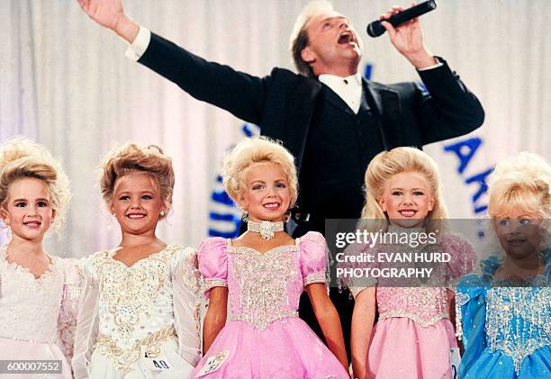 American girls competing in beauty contest.