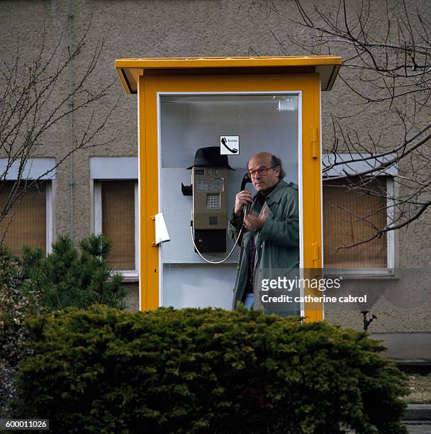 Could have dreamed up this decor, it looks so fabricated. Seeing it, Volker Schlondorff exclaims, 'It's so sad!' And the telephone booth is out of...